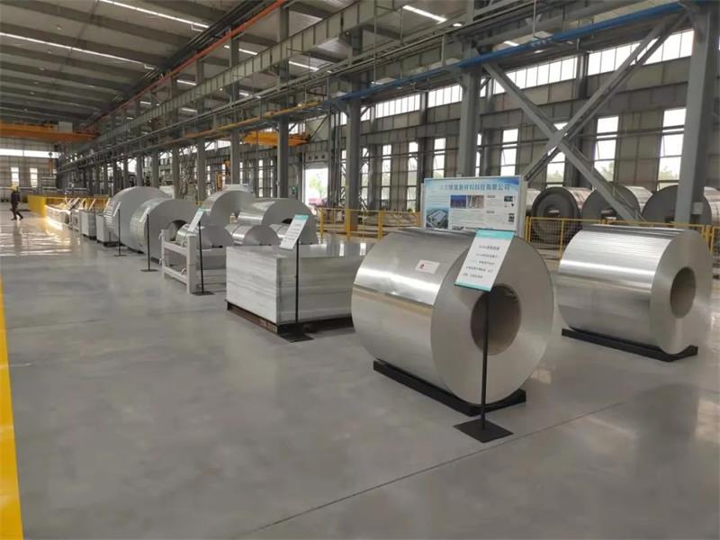 河南省委書記樓陽生、省長王凱蒞臨明泰鋁業(yè)子公司明晟新材料參觀調(diào)研