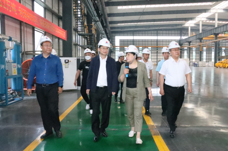 貴陽市政協(xié)副主席、清鎮(zhèn)市委書記付濤一行到明泰鋁業(yè)考察